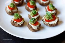 fuckyeahveganlife:  raw vegan ricotta stuffed portobella mushrooms