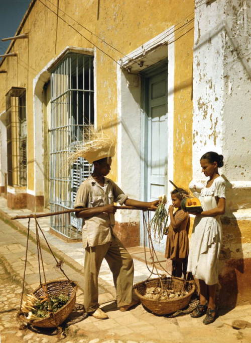 Title: Street vendor and patrons: Havana, CubaDate: ca. 1950Source: Joseph Janney Steinmetz Collecti