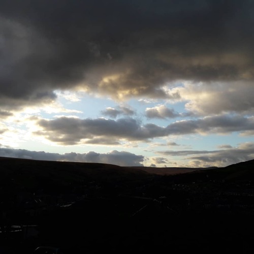 mx-phoenix-nixon:  #sunset #sky #clouds #moors #skyline #evening #nofilter #unedited https://www.instagram.com/p/B8LW5zSHI2J/?igshid=1p5sumax6ejhh