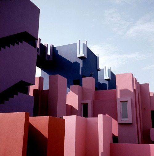 Ricardo BofillLa Muralla Roja