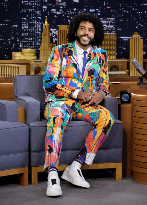 intoxicatingimmediacy:Great Outfits in Fashion History: Daveed Diggs in a Very, Very Colorful Agn&eg