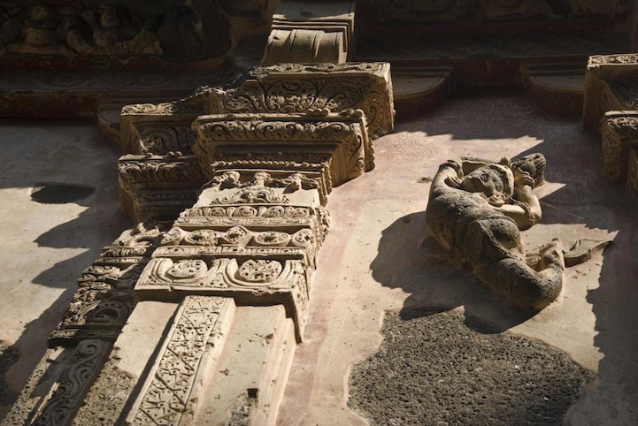 srheannonteran:  archatlas:  Kailashnath Temple “What’s most amazing about the