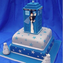 obeythedaleks:  #dalek #mattsmith #doctorwho #davidtennant #tardisweddingcake #policebox #bluebox by timeandsociopathicwatson http://bit.ly/19T2ZRx