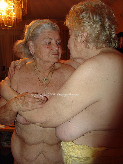 ramirofdzrmz:  Best grannyfriend  !! 