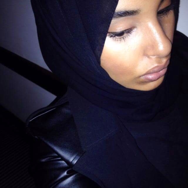 iamwizz:  thecarbonblack:  ~ new selfies pending ~   u ain’t shit to this melanin