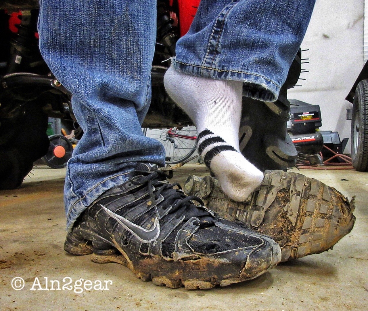 sockjox:  aln2gear:  Workin Double Time! Trashing these Shox for one bud while stinking