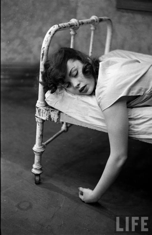 Surely it can’t be Monday already(Peter Stackpole. 1951)