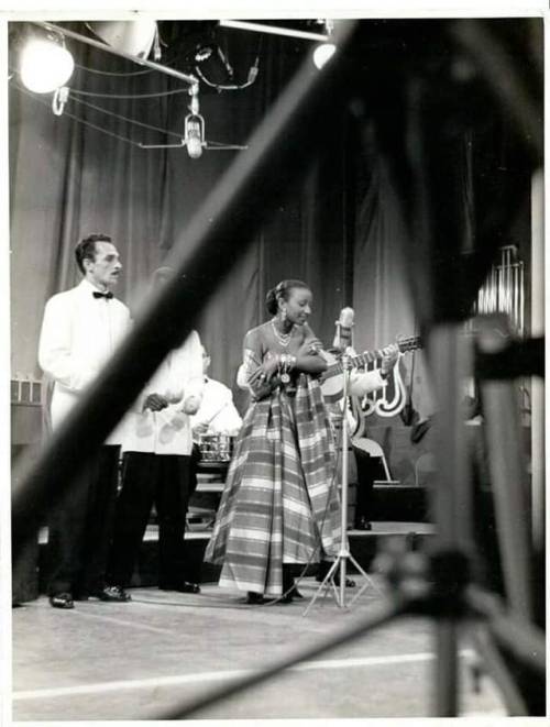 Celia en los estudios de CMQ la Habana 1956 #cuba #republicana