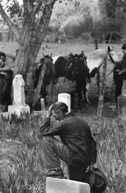 poboh:  Taos, New Mexico, USA, 1947, Henri Cartier-Bresson. 