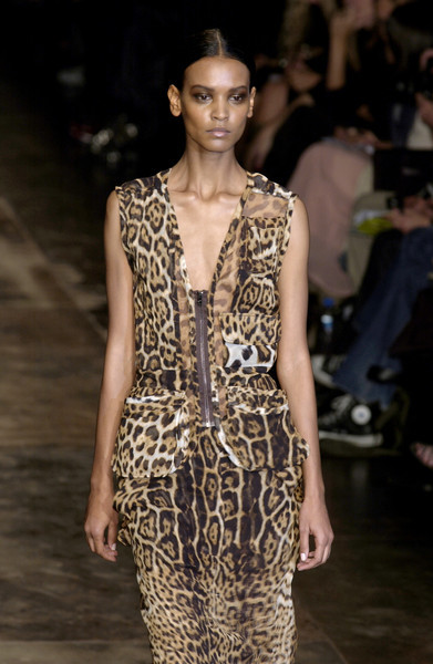jayseanfanclub:  liya &amp; caroline @ ysl ss02