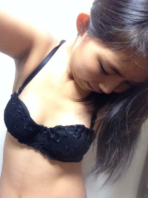 cutie-bum:  I feel really pretty today . Andddd I’m lazy to put on clothes after work ~~ www