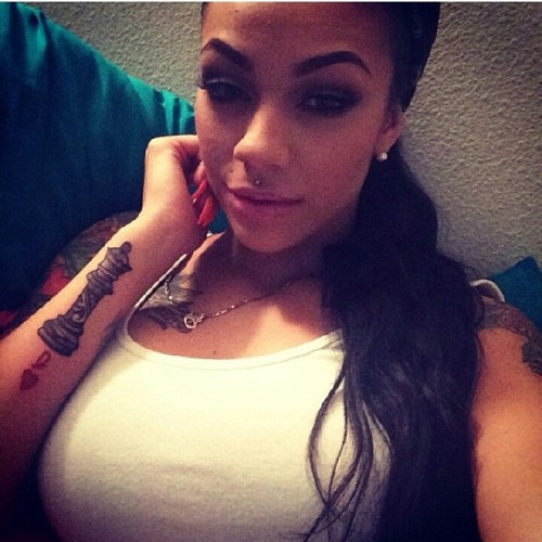badbroads:  badbroads.tumblr.com TJ’s Bad Broads