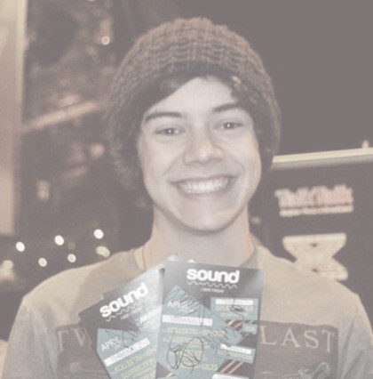 fuckyouharold-deactivated110213:  Ovary killer → Harry Styles in beanie 