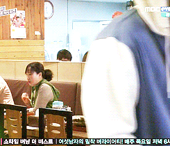 beastdw:  joon happened to be leaving the restaurant doojoon was at  