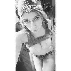 O0Pepper0O.manyvids.com #Canadianlady #Manyvids #Punkchicks #Bandana #Pierced #Blackandwhite