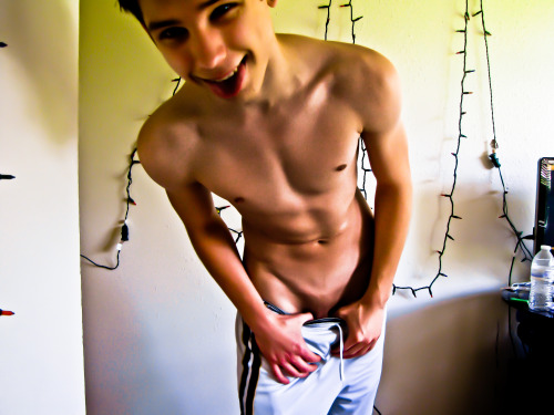 teenbiboy:  brycewikman:  &ldquo;My face is up here&rdquo;  fucking tease!