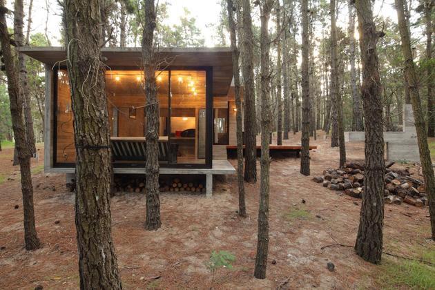 northwestgearhead:  Unconventional concrete and glass summer house in Mar Azul, Argentina.