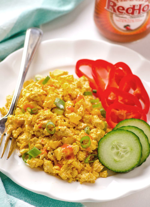 happyvibes-healthylives:  Buffalo Scrambled Tofu