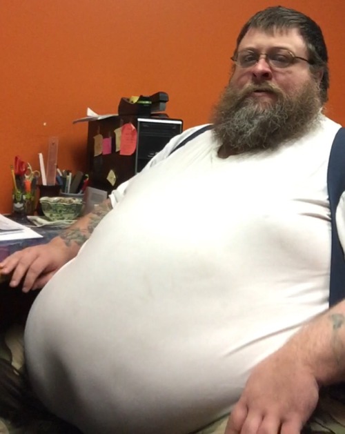 massivemyke:  Hotness!!  I think it’s time for a spontaneous wet t-shirt contest