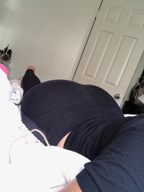 chubby-colombian-wifey: I need a butt massage I feel like my ass keeps getting bigger with this preg