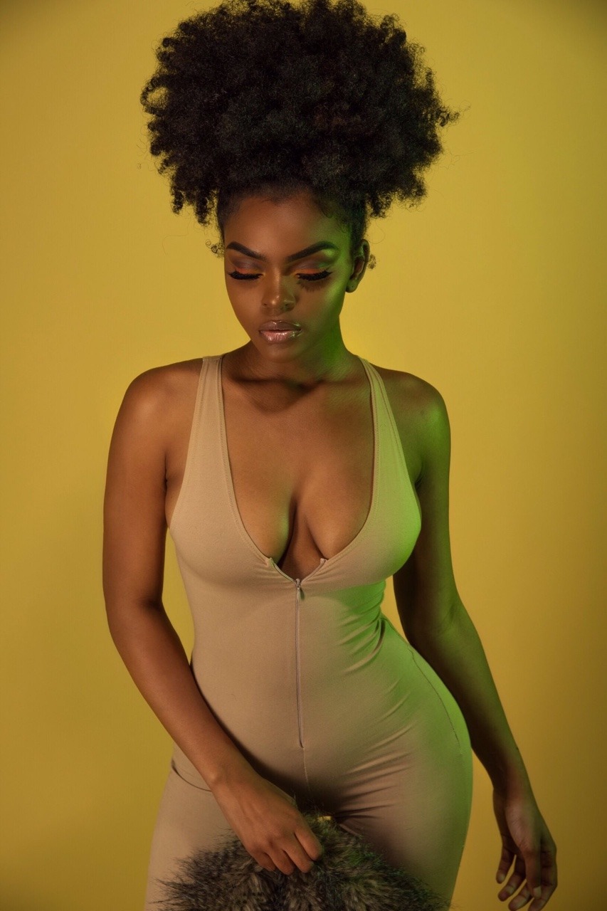 bombshellssonly:  @iamhannalashay
