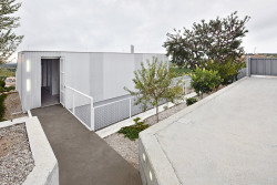 dailydesigner:  Seasonless House by Casos de Casas