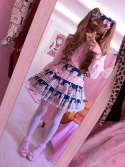 frillypinkdreams:  frillypinkdreams:  Yaay! I am so happy with my first ever twin-tail wig! ^0^ why haven’t I bougth this before ?;v;  This is probably one of my favourite outfits I´ve ever done ;v; 