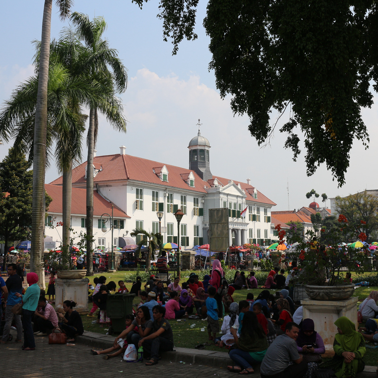 Museum Batavia. Gedung ini dulu adalah sebuah Balai Kota (Stadhuis) yang dibangun