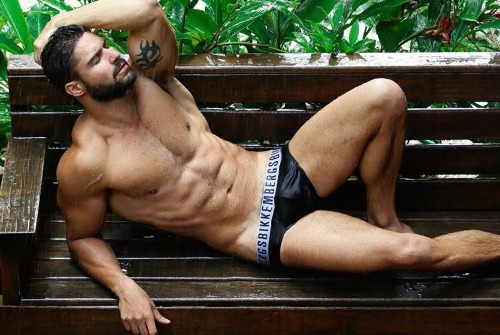 favhob:  pdmontebello:  Cristiano Faluba   My Favorite Hobby