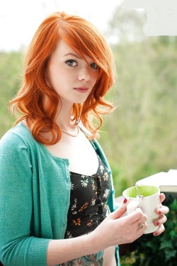 sxypicpost:  Emma Stone look alike.