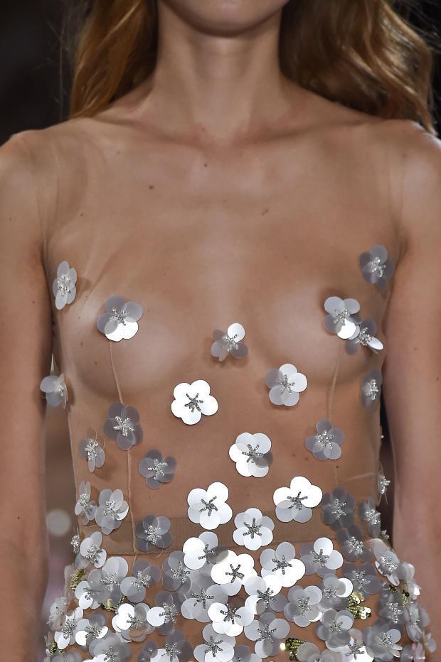velvetrunway:  Sequins at Valentin Yudashkin ss15  Posted by frozencoke