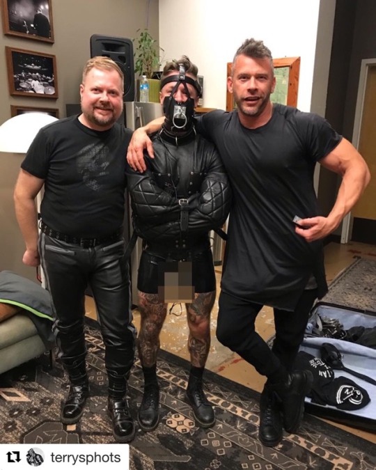 heavybondageforlife: Oh my what a first night in Portland. Had an absolutely amazing first experience at the HUMP Film Festival alongside @terrysphots , @dansavage and @rubberzonedotcom . I’m glad you all seemed to enjoy shocking me ☺️. Hope the