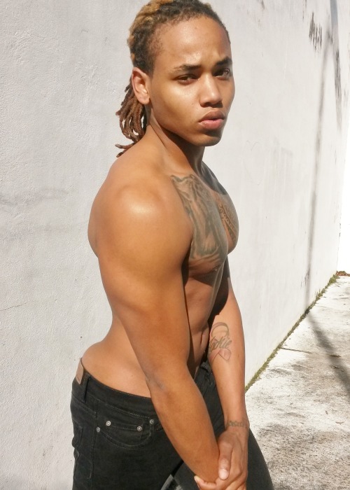 bottomkid123:  stclairemanagement:  New Face: Introducing DJ http://stclairemodels.blogspot.com/2014/12/introducing-new-face-dj.html   Oh my he cute