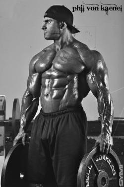 musclegodslovee:  muscle-nerd:Phil von Kanel   Phil von Kanel  