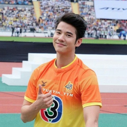 How’s our favorite in their soccer jersey!Credit to their own instagram