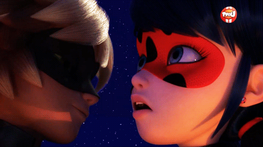 Chat Kisses Ladybug