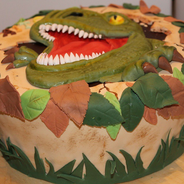 Preceder Tratamiento es suficiente Machus sweetmeats — Tarta fondant dinosaurio