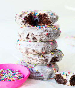 delicious-food-porn:Glazed Chocolate Cake Donutsdrool