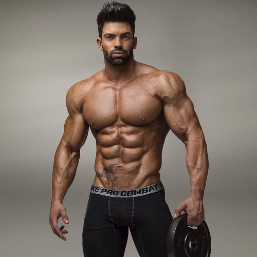 livingforme-anddonuts:  Sergi Constance