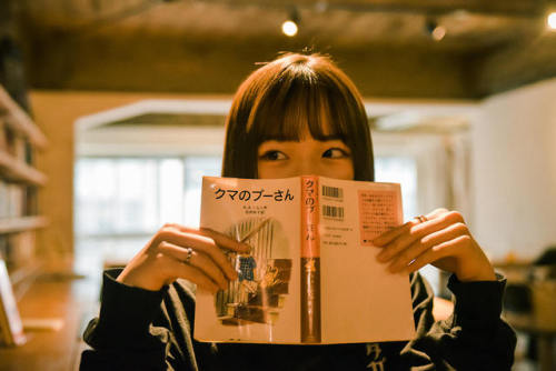 bookgirls:(via コウキシン女子の初体験vol.15 内田珠鈴：Alee Beach／森の図書室 | Qetic)