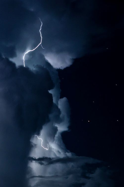 on-the-wire:  Mysterious blog 