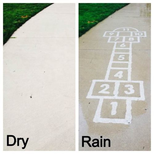 thatsthat24:  asylum-art-2:   Project Monsoon  Clever colorful street art that only appears when it rains  After the Superhydrophobic Street Art, which uses a superhydrophobic coating to create designs which appear only in the rain, here is the Project