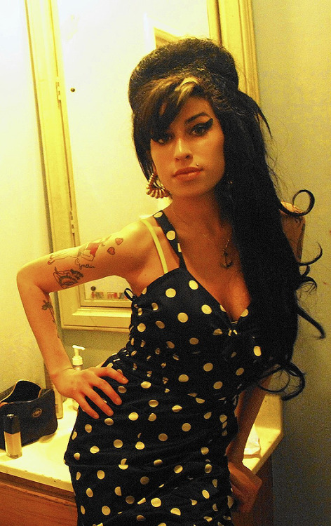 Amy Winehouse backstage at the Bowery Ballroom, 200710 years without Amy Winehouse (September 1