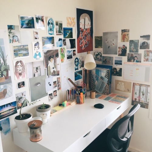 florels:Feel like half my life is spent at this desk ✨  insta @emmalucys snap emma.lucys