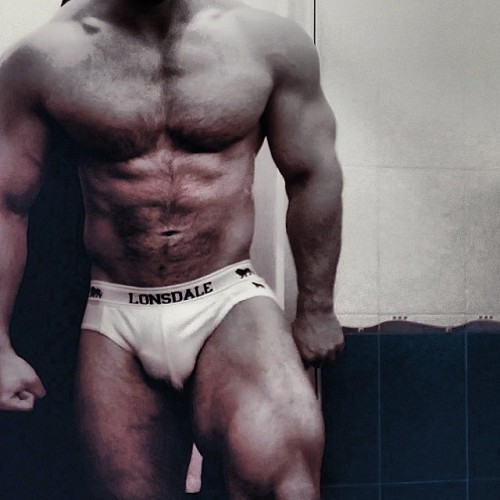 mrteenbear:Leg. by _muzav_ http://ift.tt/1cCuJuB