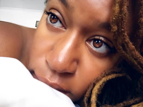 missprimproper:  Take a nap with me 💋  Beautiful eyes