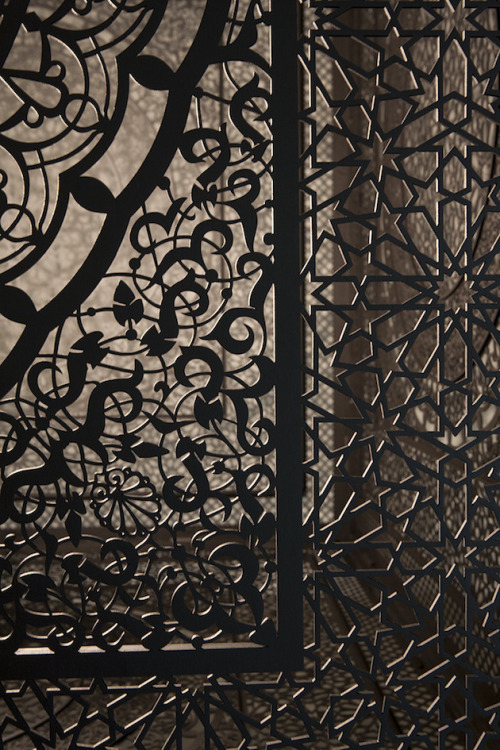 submariet:  jedavu:  INTERSECTIONS | ANILA QUAYYUM AGHA Winner of both the public and juried vote of Artprize 2014, Pakistani artist Anila Quayyum Agha exercises the architecture of the Grand Rapids Art Museum in Michigan by infilling it with a dynamic
