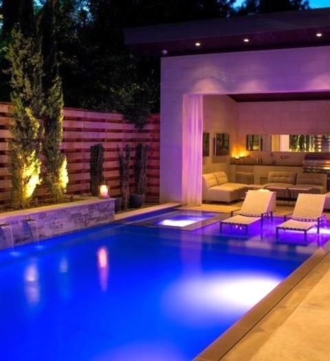 Dallas PoolhouseMid-sized Minimalist Courtyard Rectangular Infinity Pool House Photo With Decking