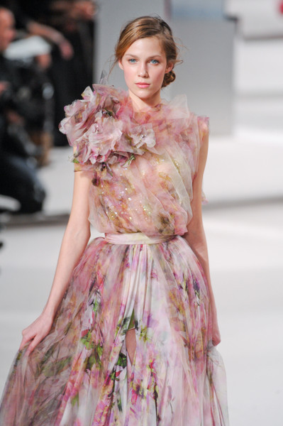 mulberry-cookies:
“ Elie Saab S/S Haute Couture 2011
”