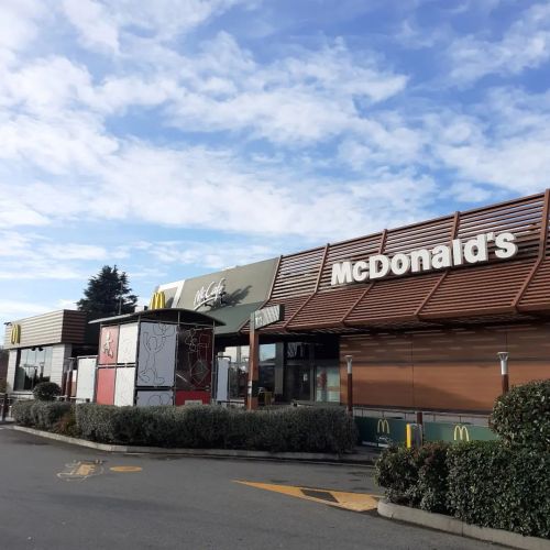 #5Gennaio2023🗓 ☕ macchiato da @mcdonaldsmccafe Verano Brianza / Paina, con Alice e Cristina, un piacere davvero grande, dopo l'immancabile visita al Campo Santo ✝️ 😇 🙏
#buongiovedi❤️...